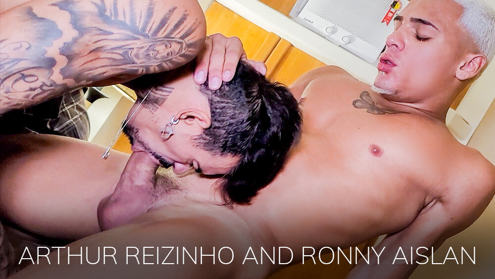 Arthur Reizinho fode Ronny Aislan - Rolas da Net - Vídeos Gays | Sexo Gay | Porno Gay | Gay Amador | Prive Gays